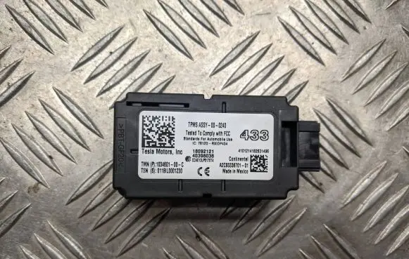 Tesla Model S Tire pressure control unit 103460100C ASY000240 18092121