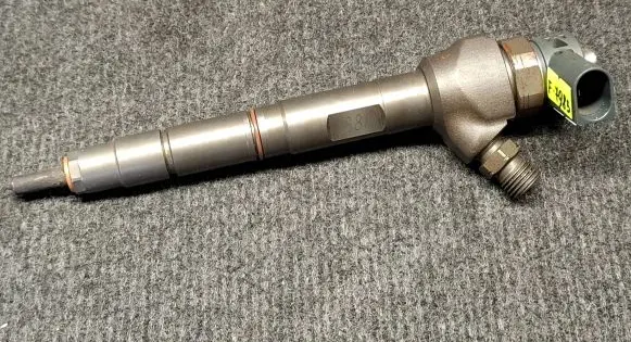 Audi A4 S4 B8 8K Fuel injector 03L130277J