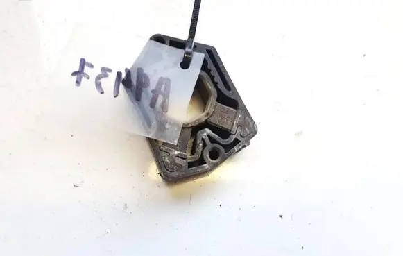 Radiator mount bracket
