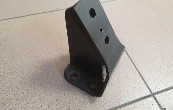 Iveco Daily 3rd gen Engine mounting bracket