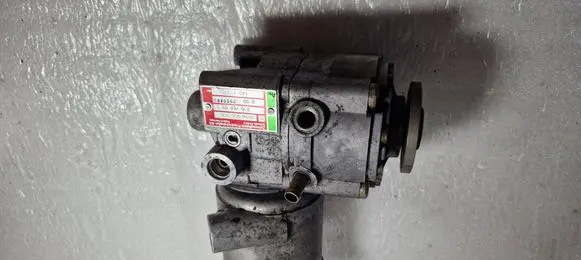Mercedes-Benz E W124 Power steering pump 8692900506 2104660901 0000882