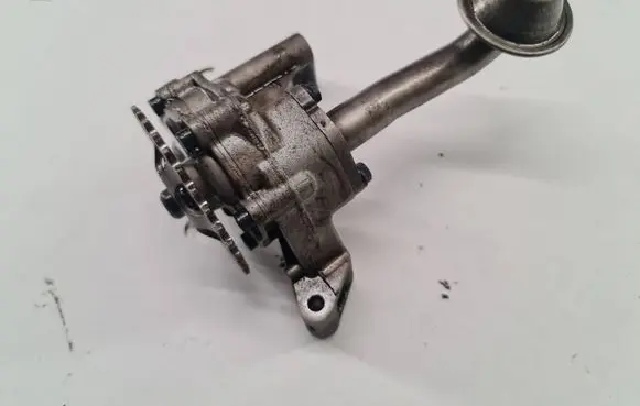 Skoda Octavia Mk2 (1Z) Oil pump 06A115121