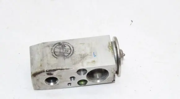 Nissan X-Trail T31 Air conditioning (A/C) expansion valve 
