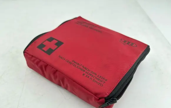 Audi A6 C7 First aid kit 8P0860282G