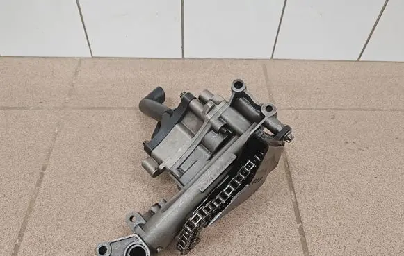 Mercedes-Benz A W169 Oil pump 6400031S