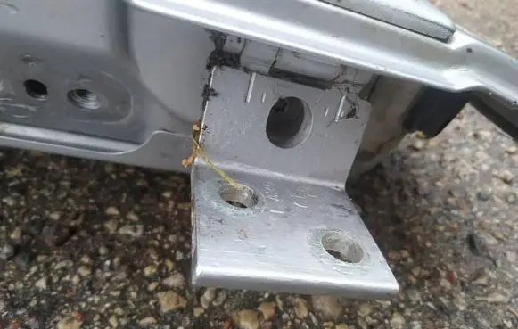Citroen Xsara Rear door lower hinge ussed
