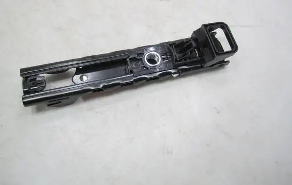 Volkswagen Tiguan Seat belt height adjuster 4M0857819 639623702