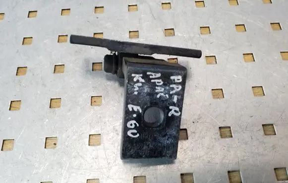 BMW 5 E60 E61 Front door lower hinge 7068078