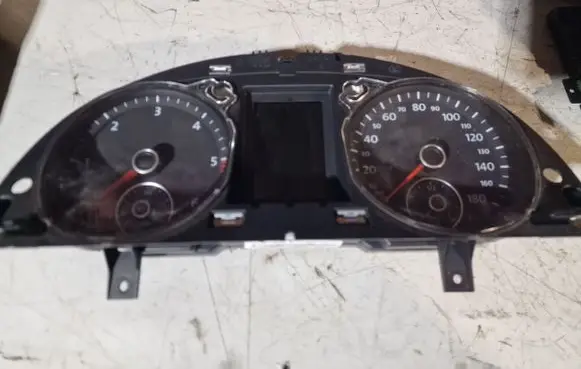 Volkswagen PASSAT CC Speedometer (instrument cluster) 3C8920970P