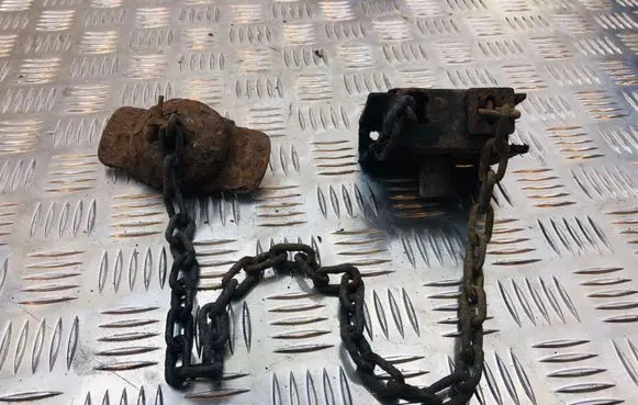 Nissan Pathfinder R51 Spare wheel mounting bracket 