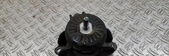 Engine mount bracket