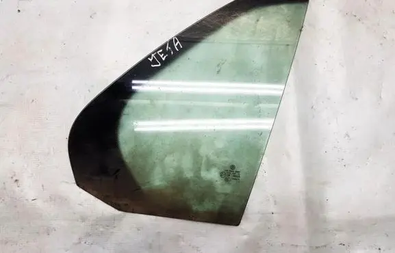 Volkswagen Jetta V Rear vent window glass 