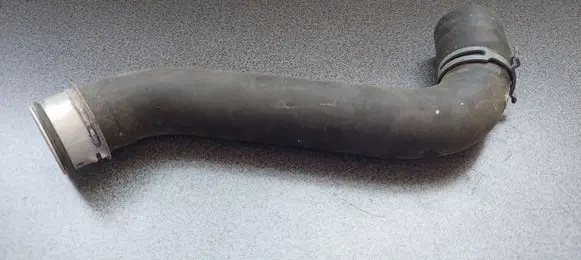 Mercedes-Benz Vito Viano W639 Engine coolant pipe/hose A6395017382