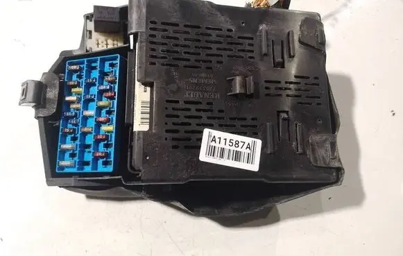 Renault Scenic I Fuse box set 7703397911