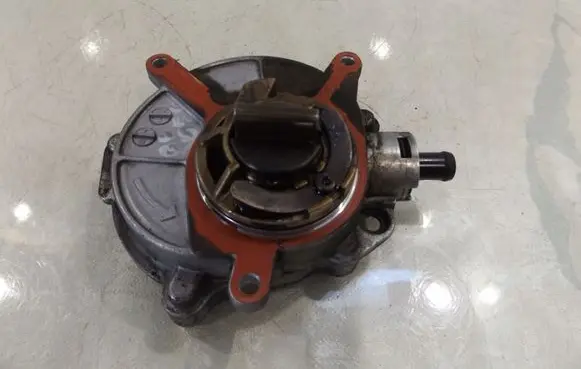 Audi A6 S6 C6 4F Vacuum pump