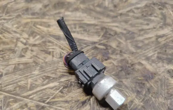 Jaguar XE Air conditioning (A/C) pressure sensor HPLA19D594AA