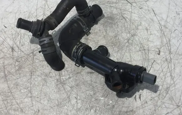 Volkswagen Transporter - Caravelle T5 Thermostat housing 03L121131K