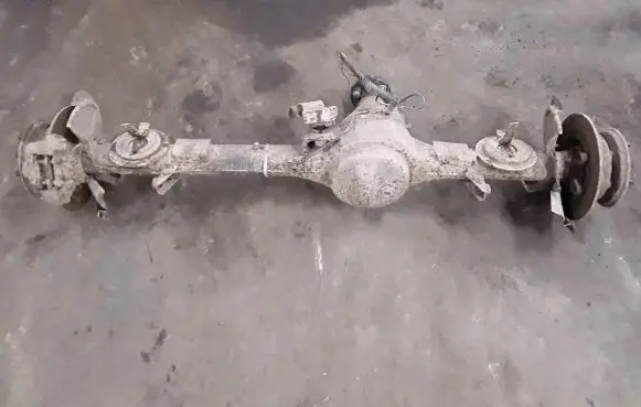Land Rover Discovery Rear axle beam 