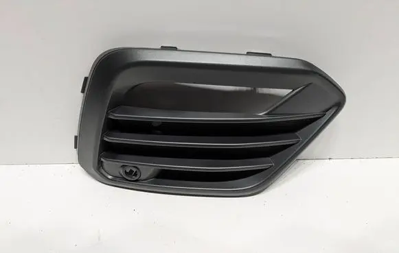 Seat Ateca Front bumper lower grill 575853666 22685 575853666R