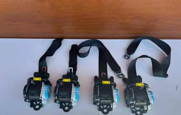 Toyota Yaris XP210 Set of seat belts