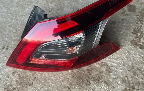 Peugeot 308 Rear/tail lights 9823728580