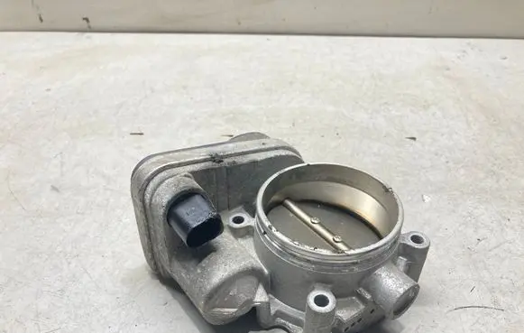 BMW 5 E60 E61 Throttle valve 7516946