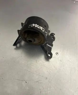 Citroen C-Crosser Engine mount bracket