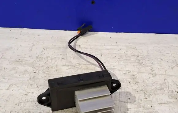 Chevrolet Tahoe Heater blower motor/fan resistor Z940GR03A01