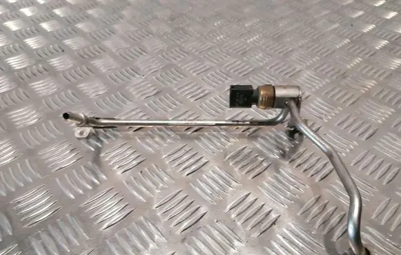 Audi Q7 4L Fuel line pipe 06E127509R