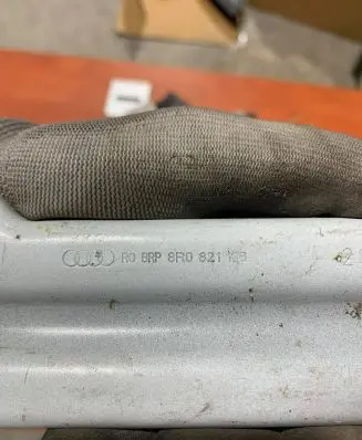 Audi Q5 SQ5 Fender mounting bracket 8R0821136