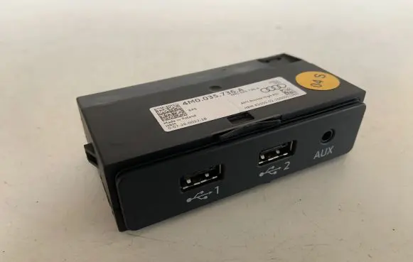 Audi Q7 4M USB socket connector 4M0035736A