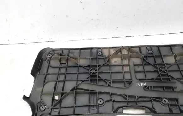 Trunk/boot sill cover protection