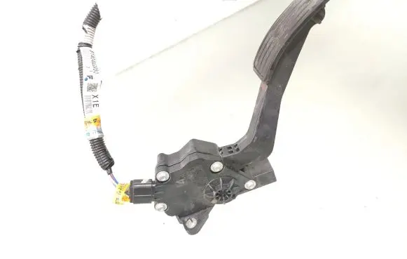 Subaru Legacy Accelerator throttle pedal 36010AG140 1988007120 05K14B00479
