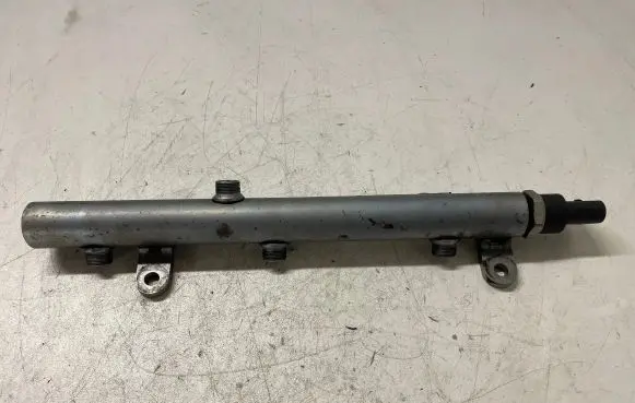 Mercedes-Benz ML W164 Fuel main line pipe A6420700695 0281002504