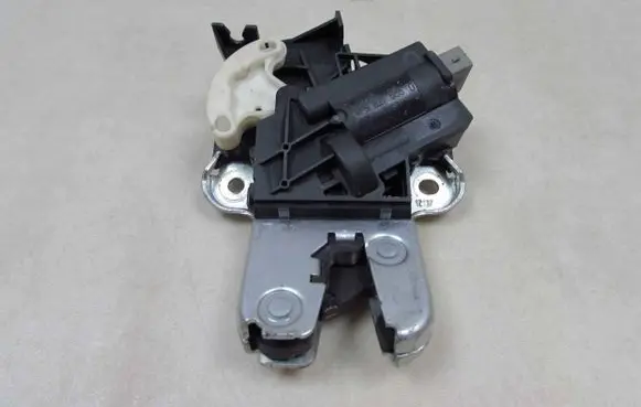 Audi A6 S6 C6 4F Tailgate/trunk/boot lock/catch/latch 4F5827505D 51141