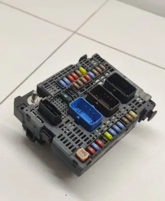 Citroen DS5 Fuse module 9674917380