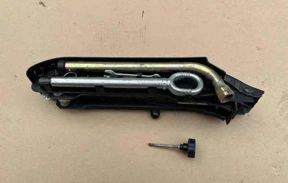 Volkswagen Multivan T5 Tool set 7H0012113 7H0011031