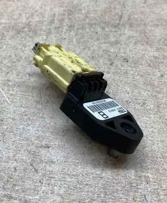 Toyota Avensis T250 Airbag deployment crash/impact sensor 8983105010 063533211D