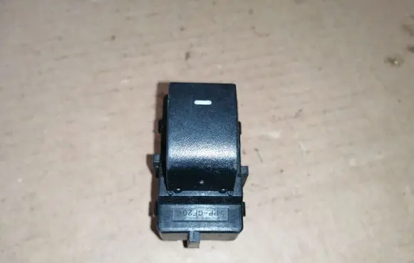 Ford Focus Electric window control switch 8L8T14529ABW