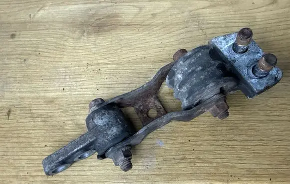 Volvo V70 Gearbox mount 