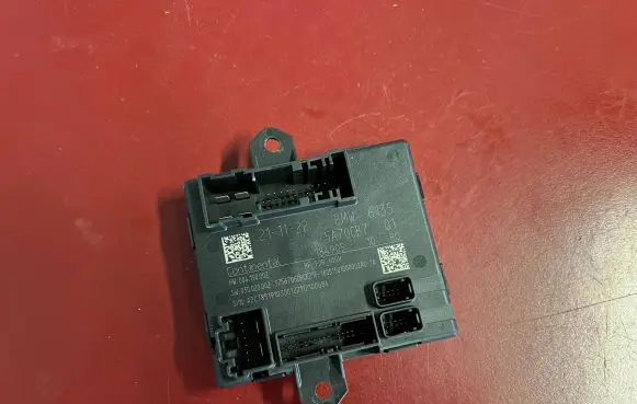 BMW X1 U11 Door control unit/module 5A70CB7 5B3EC64 61355A70CB7