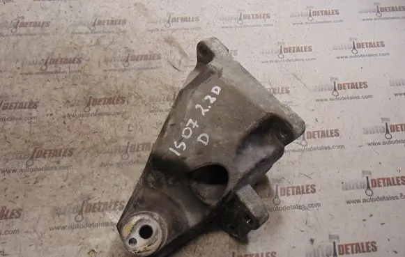 Lexus IS 220D-250-350 Engine mounting bracket