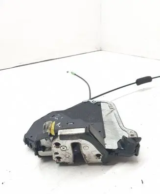 Suzuki Grand Vitara II Front door lock 6A0713