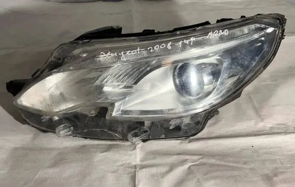 Peugeot 2008 I Headlight/headlamp 9677810180 90041352