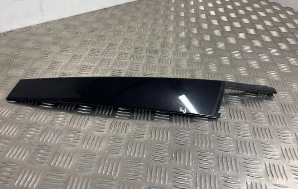 BMW 2 F46 Front door glass trim molding 7316730