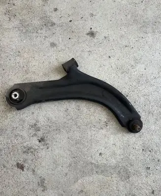 Nissan Note (E11) Front lower control arm/wishbone