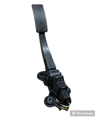Mitsubishi Outlander Accelerator throttle pedal MN101544