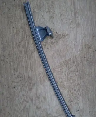 Nissan Juke II F16 Front door windshield rail 