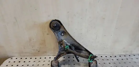 Land Rover Discovery 3 - LR3 Front lower control arm/wishbone