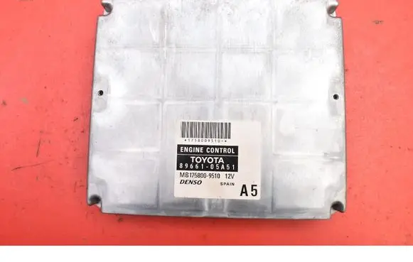 Toyota Avensis Verso Engine control unit/module ECU 89661-05A51